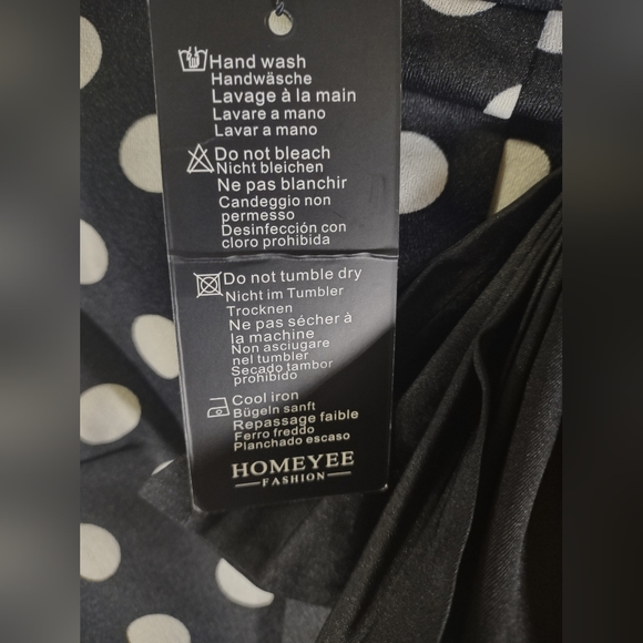 Polkadot Homeyee dress with bow size medium - Picture 5 of 5